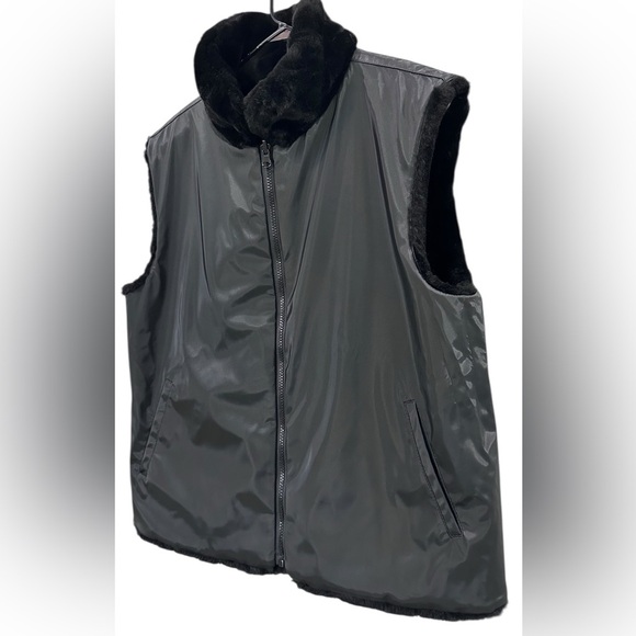 Black Faux Fur Zippered Vest Women’s with Pockets - Picture 4 of 7